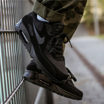 耐克(Nike)跑步鞋AJ1285-011氣墊減震 40