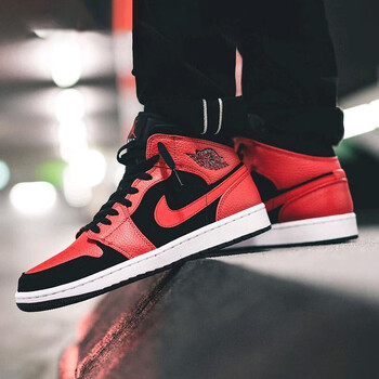 耐克（NIKE）籃球鞋反轉(zhuǎn)小黑紅禁穿554724-054 