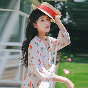 減齡小白連衣裙，打造甜美女神