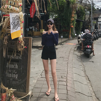 露肩連衣裙，穿出你的性感范