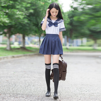 日本學(xué)生冬季校服