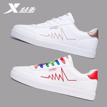 女運(yùn)動(dòng)板鞋特步