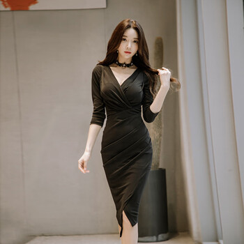 純色連衣裙，讓你性感又顯瘦