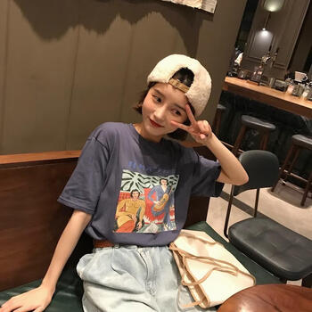 時尚印花短袖，打造夏日清爽風