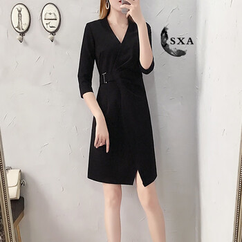純色半身裙，打造優(yōu)雅女人味
