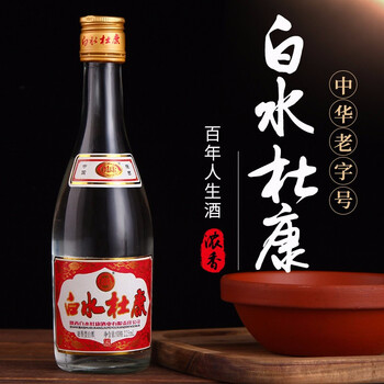 老友相聚，醇香白酒讓氣氛更濃