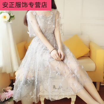 百搭小白裙，塑造迷人女神范