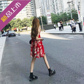 純色連衣裙，塑造曼妙身姿