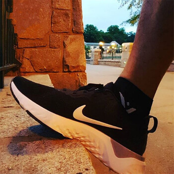 耐克（NIKE）跑步鞋2018夏秋新款A(yù)O9819-001網(wǎng)面透氣 40