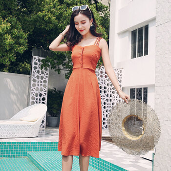 夏日，碎花連衣裙為你加分