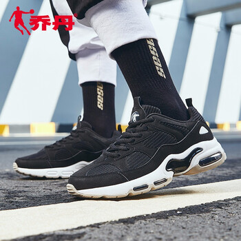 喬丹跑步鞋黑色/白色 45以上，39，40，42，43，44.5