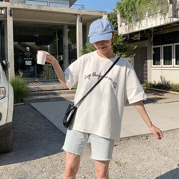 寬松印花短袖，讓你賺足回頭率