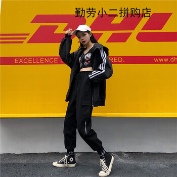 曲線美，高腰九分褲讓你秒變大腿