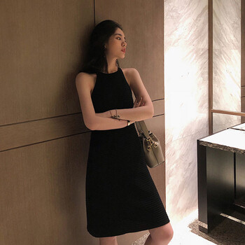 純色吊帶裙，打造優(yōu)雅氣質(zhì)女人味
