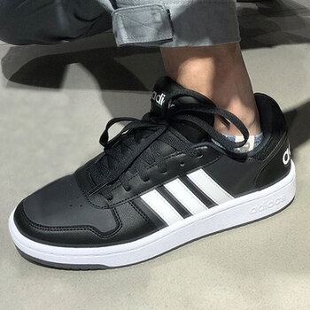 Adidas板鞋B44699/黑白 