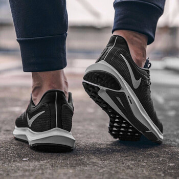 耐克（NIKE）跑步鞋AA7403-001（QUEST/黑白） 