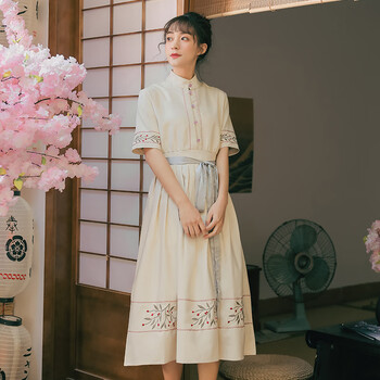 打造優(yōu)雅女神氣質(zhì)的小白裙