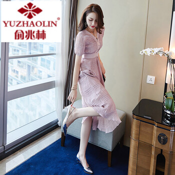 簡約鏤空長裙，打造優(yōu)雅女神
