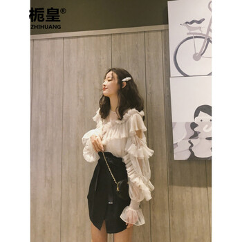 露肩碎花上衣