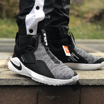 耐克（NIKE）籃球鞋AO2920-003/詹姆斯使節(jié)11 42