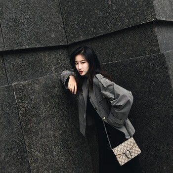時(shí)尚短款外套，穿出青春活力范