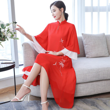 圓領(lǐng)碎花裙，打造優(yōu)雅女神范