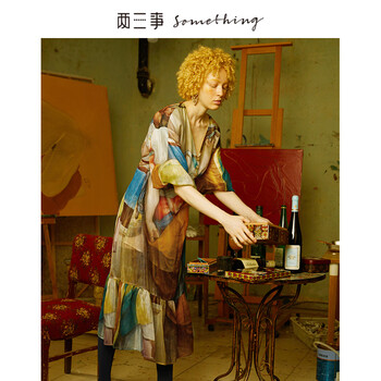 兩三事 人物 紐扣，印花 連衣裙