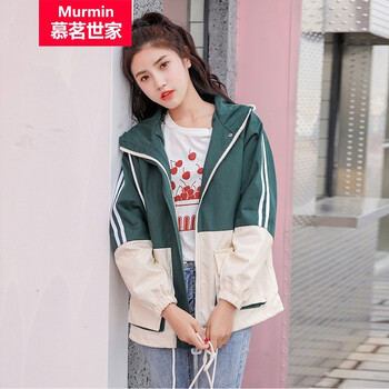 寬松連帽牛仔外套顯氣質(zhì)