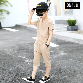 衣服卡其色褲子