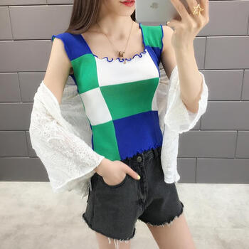 掛藍(lán)背心女
