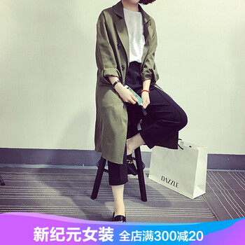 軍綠色西裝女