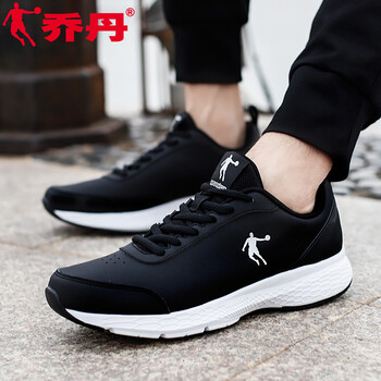 系帶透氣跑鞋，讓你的運(yùn)動(dòng)更舒適