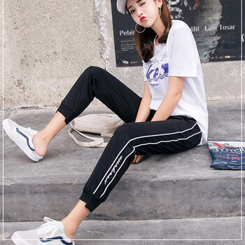 時尚寬松牛仔褲，穿出你的氣質(zhì)