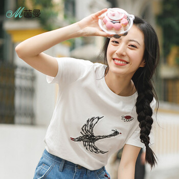 百搭條紋連衣裙，打造街頭潮男