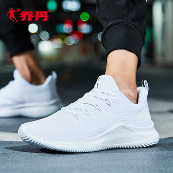 復(fù)古透氣系帶運(yùn)動(dòng)鞋，讓你更舒適