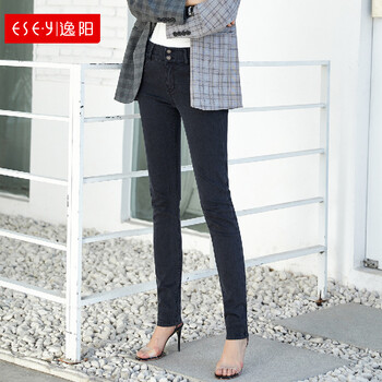 修身小腳牛仔褲，讓你秒變女神