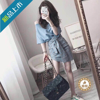一字肩連衣裙，穿出你的少女心