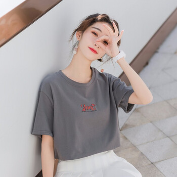 穿寬松短袖，微胖妹子的福音
