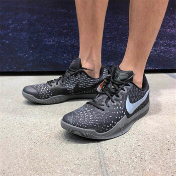 耐克（NIKE）籃球鞋884445-001 黑色 