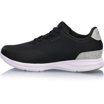 透氣跑鞋，讓你暢快淋漓