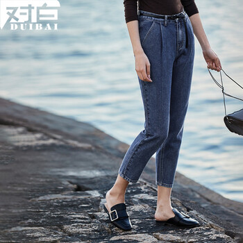 微胖妹子，修身牛仔褲顯瘦又時(shí)髦