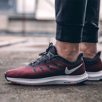 耐克（NIKE）跑步鞋AA7403-004（QUEST/紅白） 