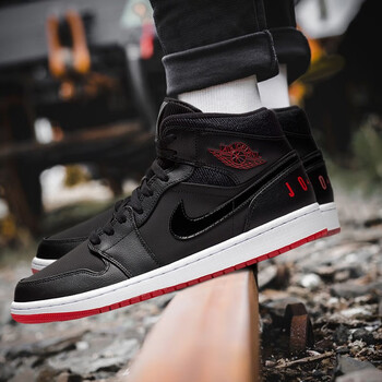 耐克（NIKE）籃球鞋黑紅字母屁股BQ6578-001 