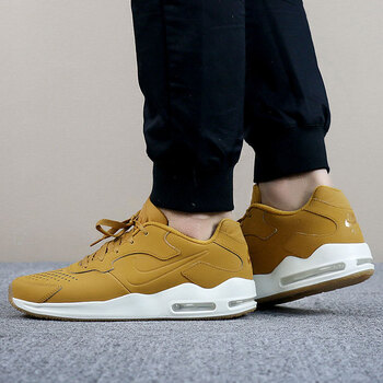 耐克（NIKE）跑步鞋916770-700 