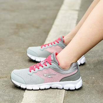 德?tīng)柣荩―EERWAY）跑步鞋3666淺灰 