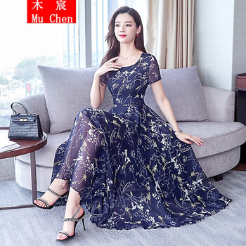條紋連衣裙，塑造優(yōu)雅小仙女