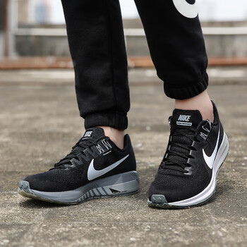 耐克（NIKE）跑步鞋黑白熱賣904695-001 42