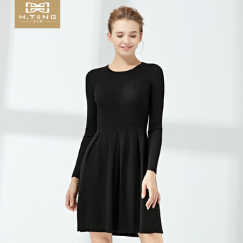 性感露肩裙，打造優(yōu)雅女神