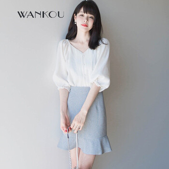 婉扣（WANKOU） 純色 釘珠，不規(guī)則，紐扣 連衣裙