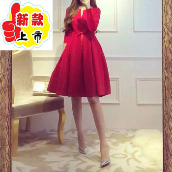 純色長袖連衣裙，打造百變女神范